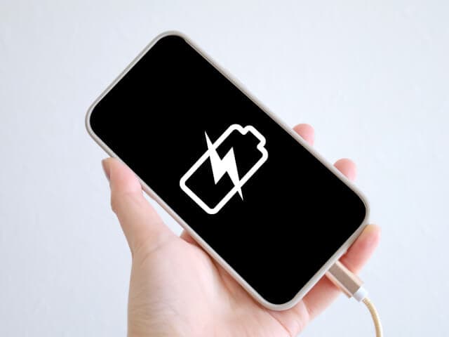スマホの過充電はバッテリーに悪い？充電するタイミングとおすすめの時間帯をご紹介