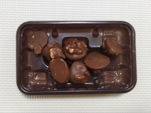 ピーナッツブロックチョコ 中身