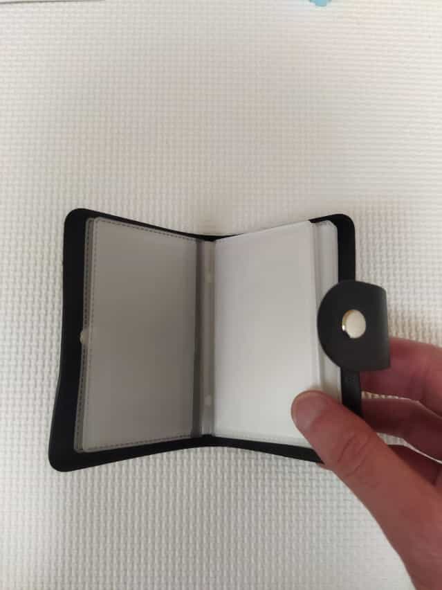 カードホルダーを開いた感じ