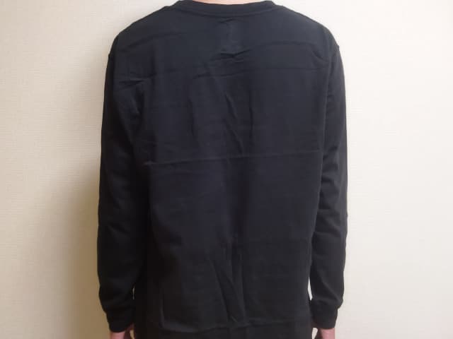 ファミマ長袖アウターTシャツ 後ろ
