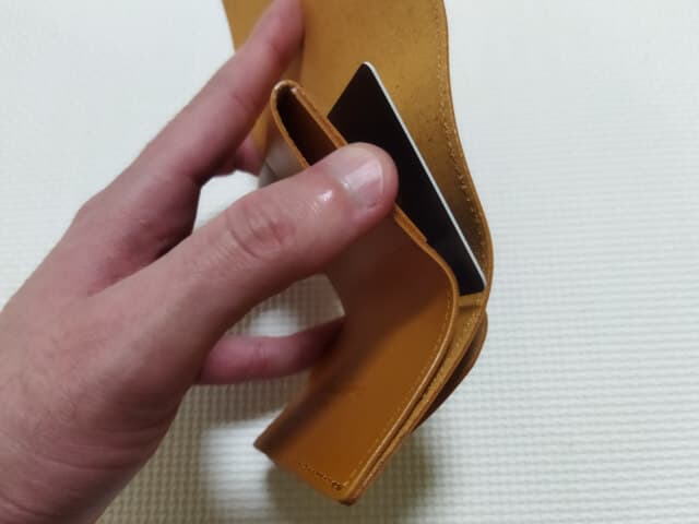 お札いれの部分